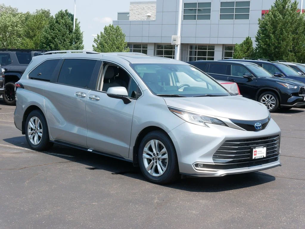 Used 2023 Toyota Sienna Limited with VIN 5TDZSKFC1PS088904 for sale in Minneapolis, Minnesota