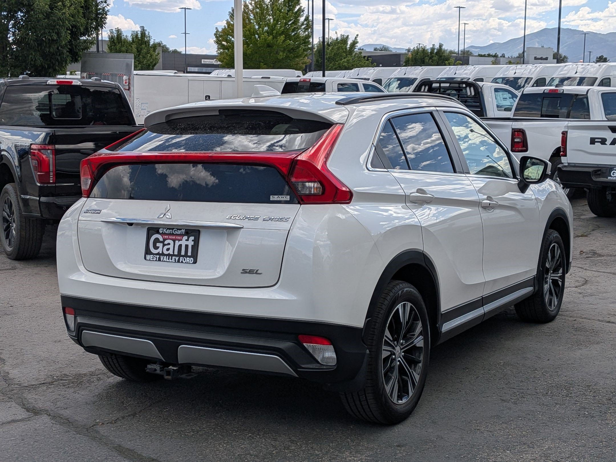 Used 2019 White Mitsubishi SE image 3