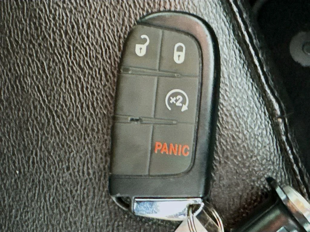 Used 2025 Silver Jeep Limited image 36