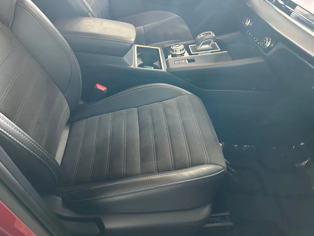 Used 2024 Diamond Mitsubishi SE Black Edition image 38