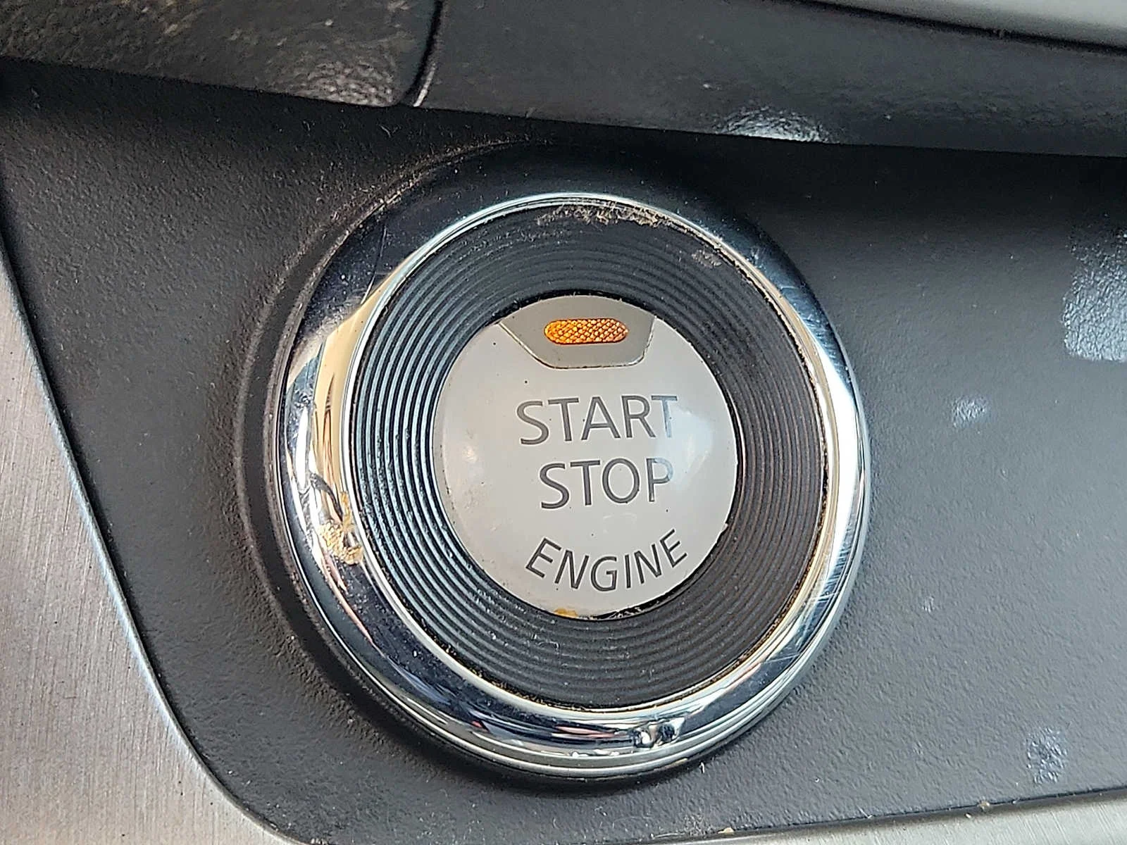 Used 2020 Red Nissan SV Intelligent AWD image 25