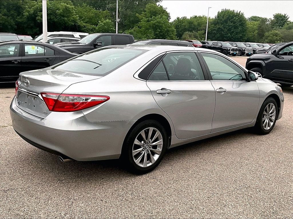 Used 2016 Silver Toyota XLE image 6