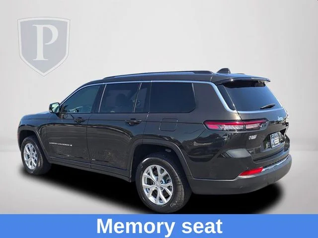 Used 2023  Jeep Limited image 9