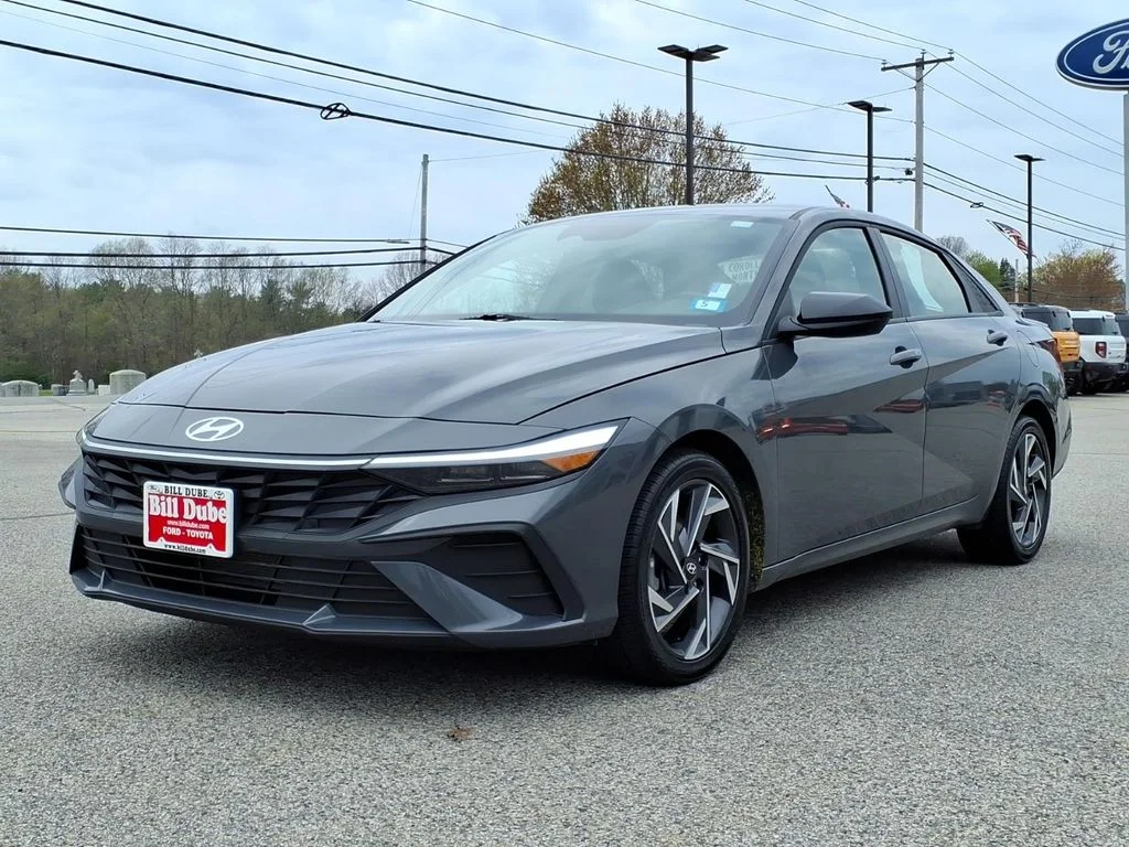 Used 2025 Gray Hyundai SEL Sport image 18