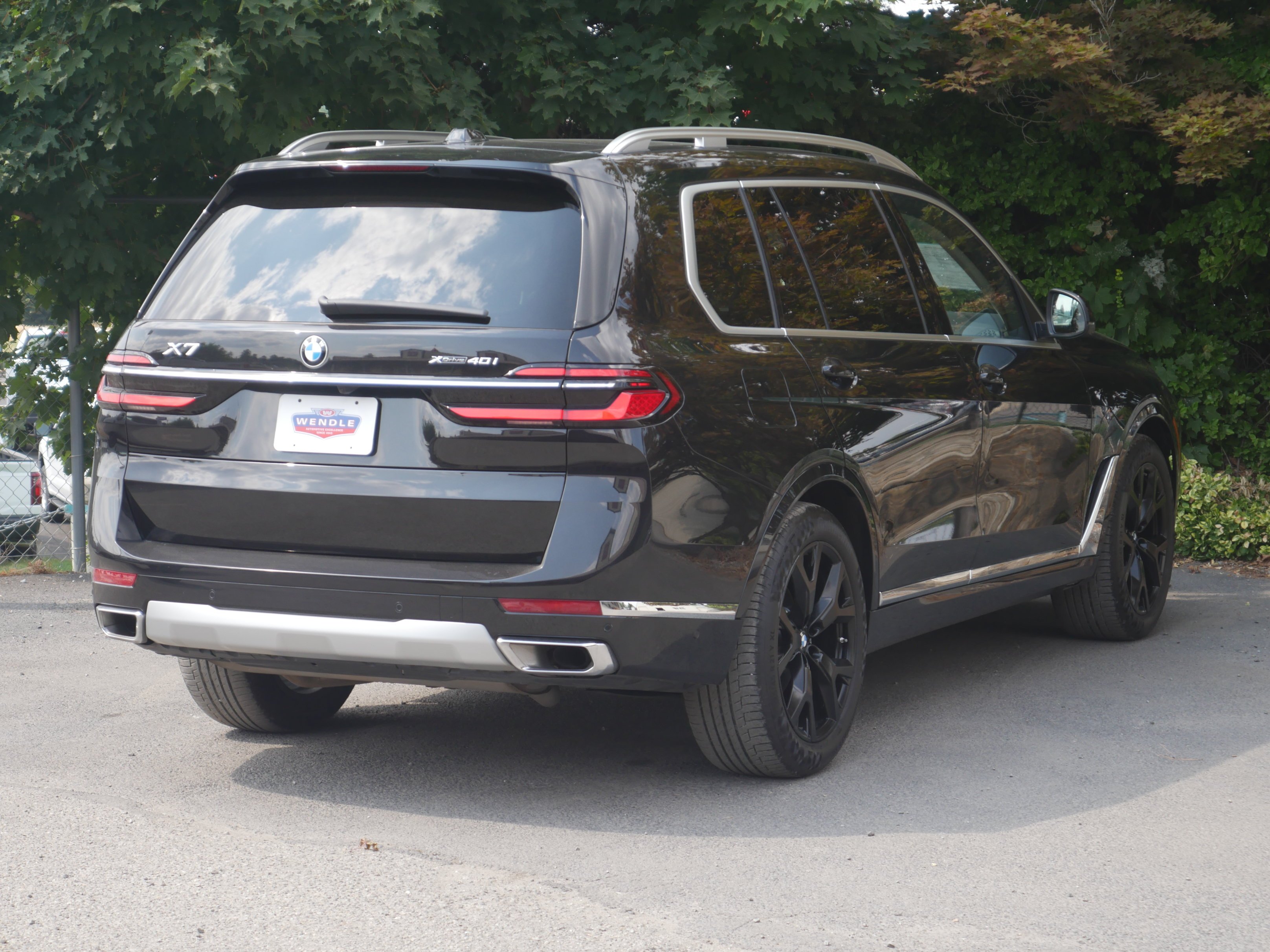 Used 2023 Carbon Black Metallic BMW xDrive40i image 30