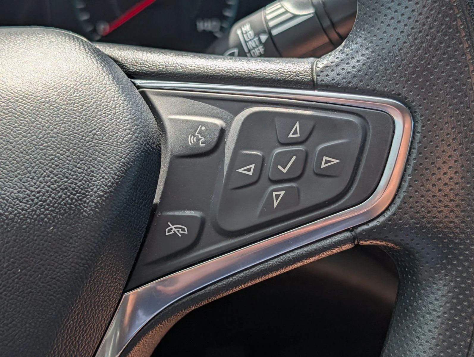 Used 2024 Sterling Gray Metallic Chevrolet LT image 24