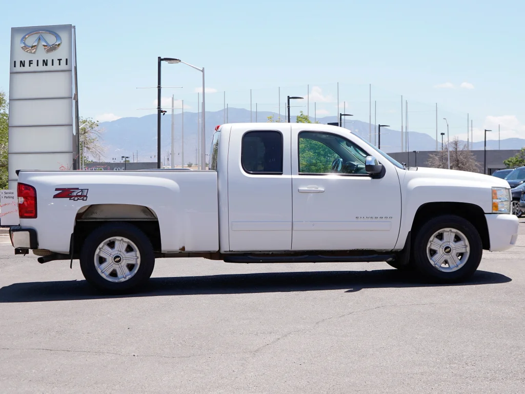 Used 2012 Summit White Chevrolet LT image 16