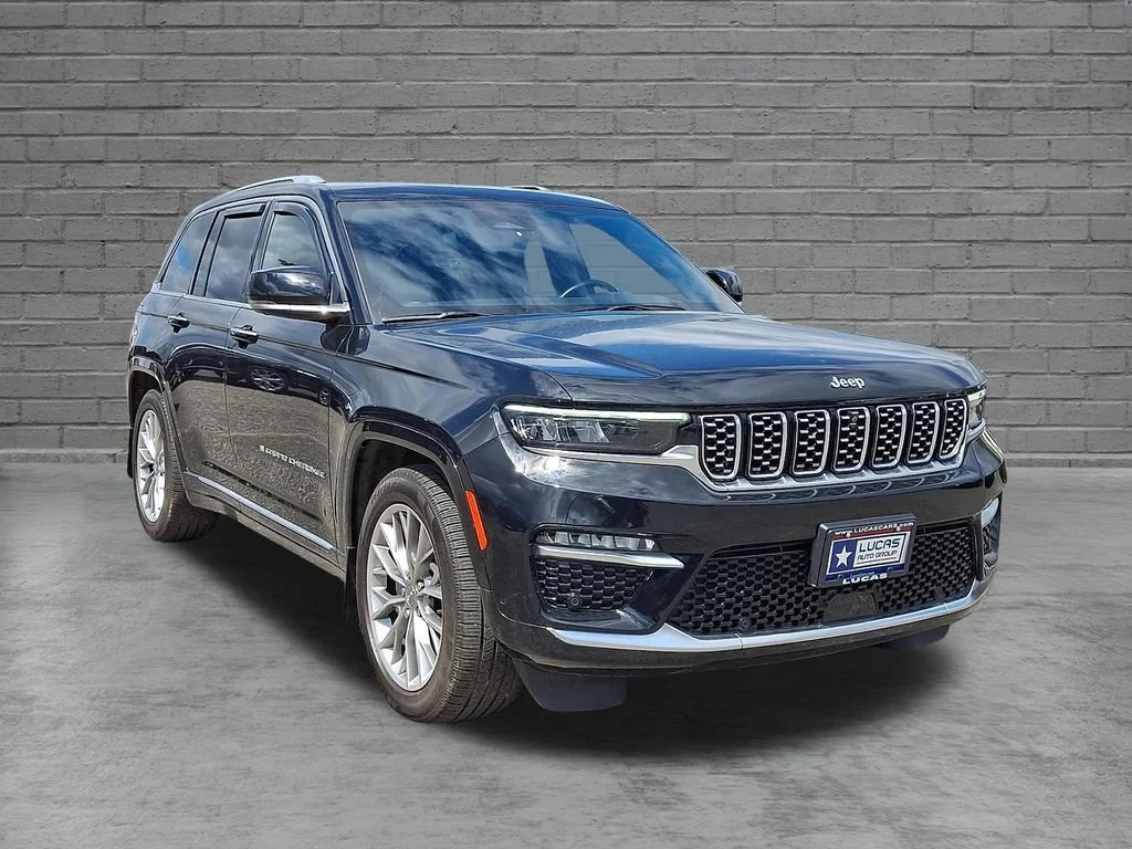 Used 2023 Diamond Black Crystal Pearlcoat Jeep Summit Reserve image 2