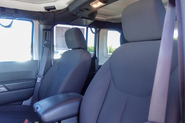 Used 2017 Silver Jeep Unlimited Sport image 23