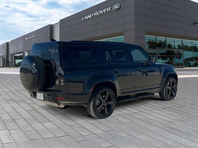 New 2026 Santorini Black Land Rover X-Dynamic SE image 5