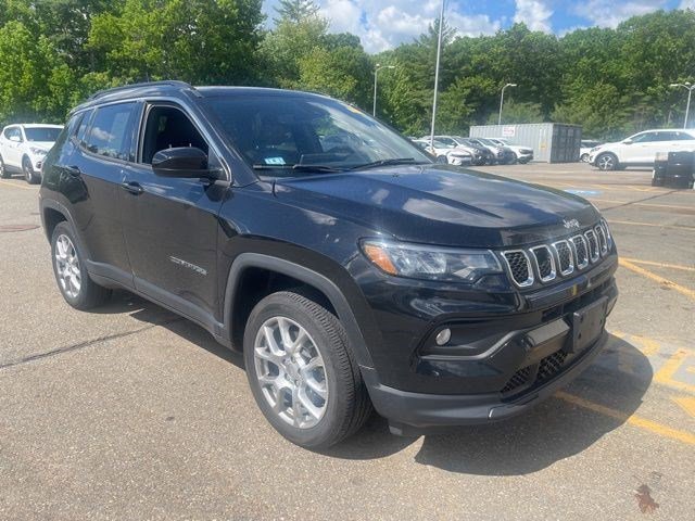 2023 Jeep Compass Latitude Lux 4X4's photo