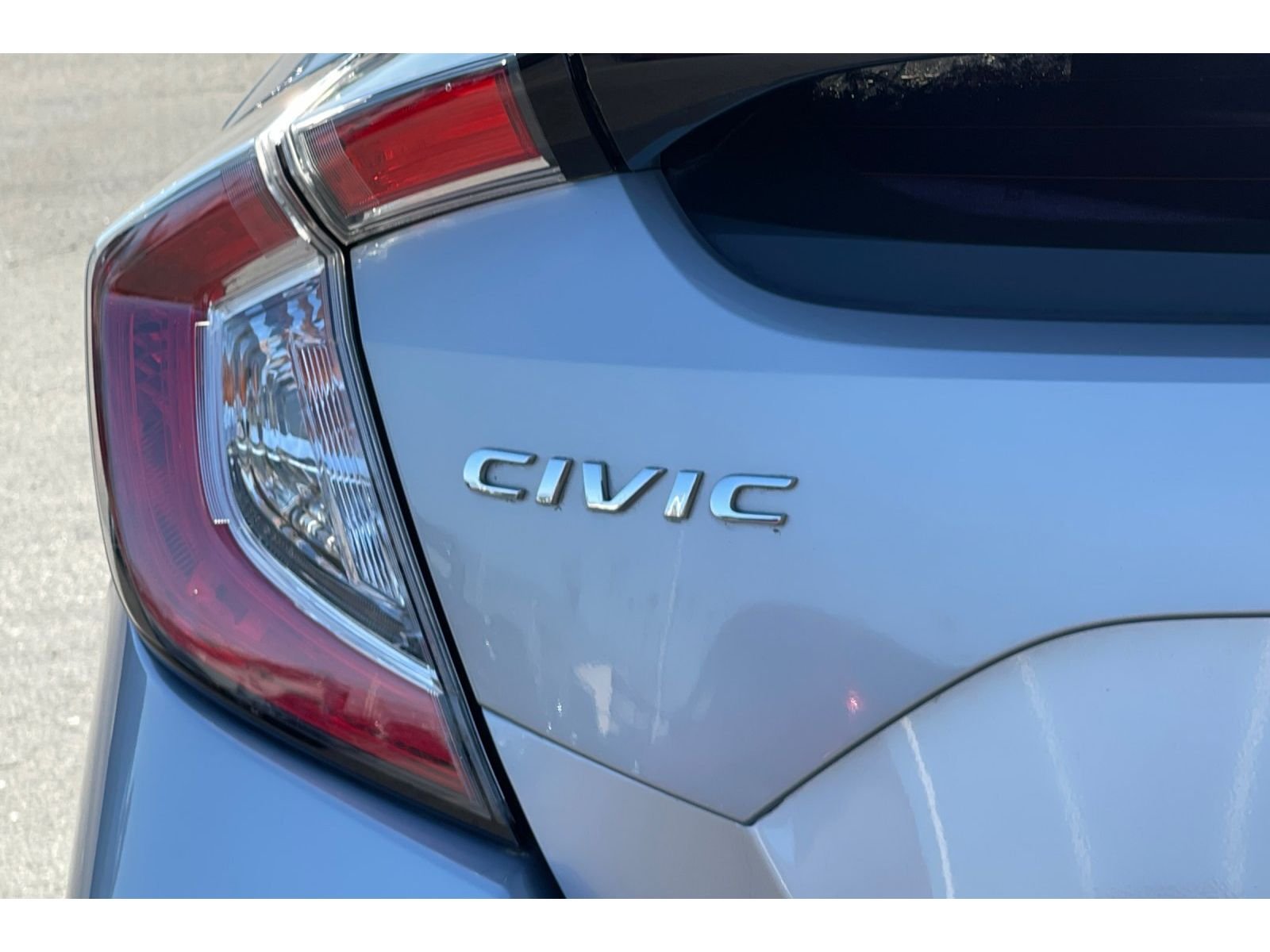 Used 2020 Lunar Silver Metallic Honda Sport Touring image 17