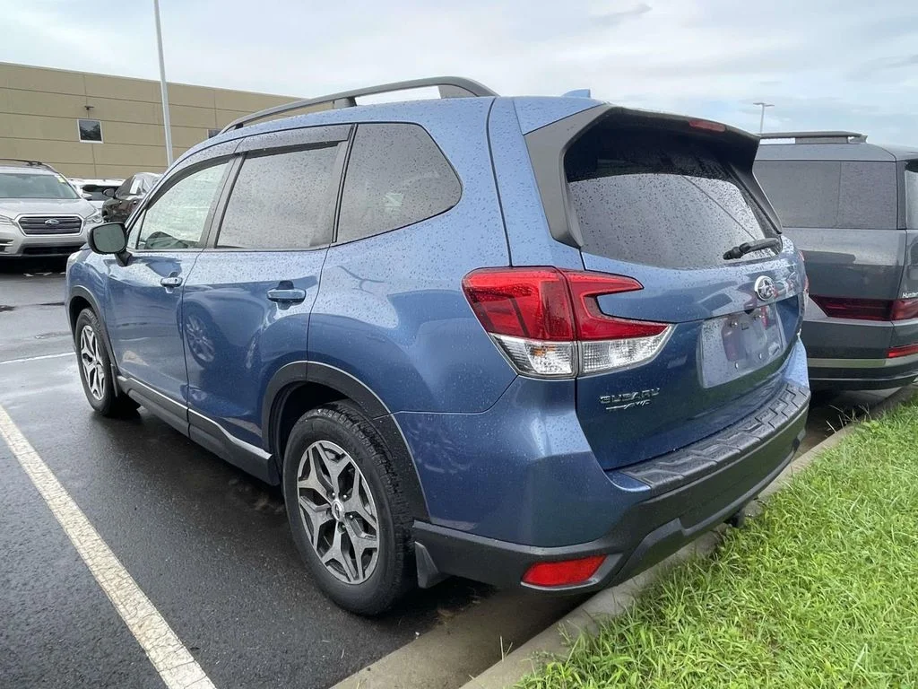 Used 2020 Horizon Blue Pearl Subaru Premium image 3