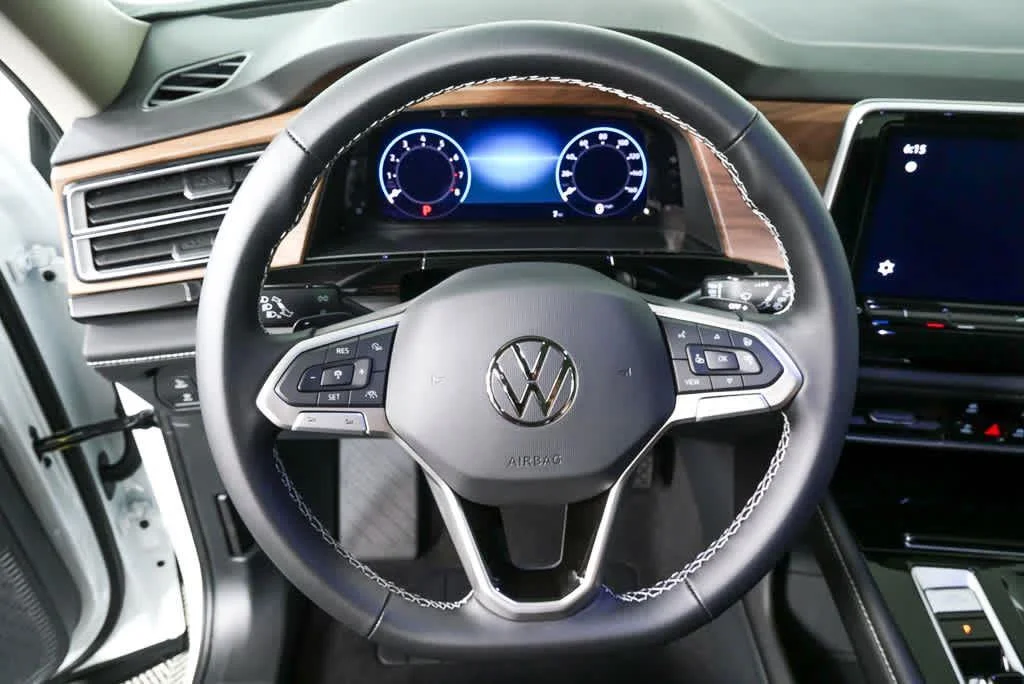 New 2026 Opal White Pearl Volkswagen 2.0T SE w/Technology image 8