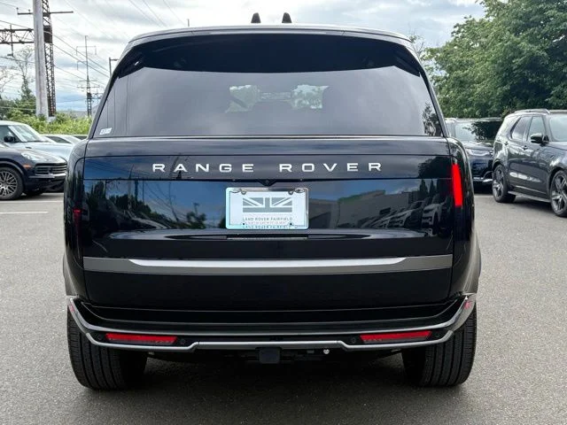 New 2026 Santorini Black Land Rover SE image 7