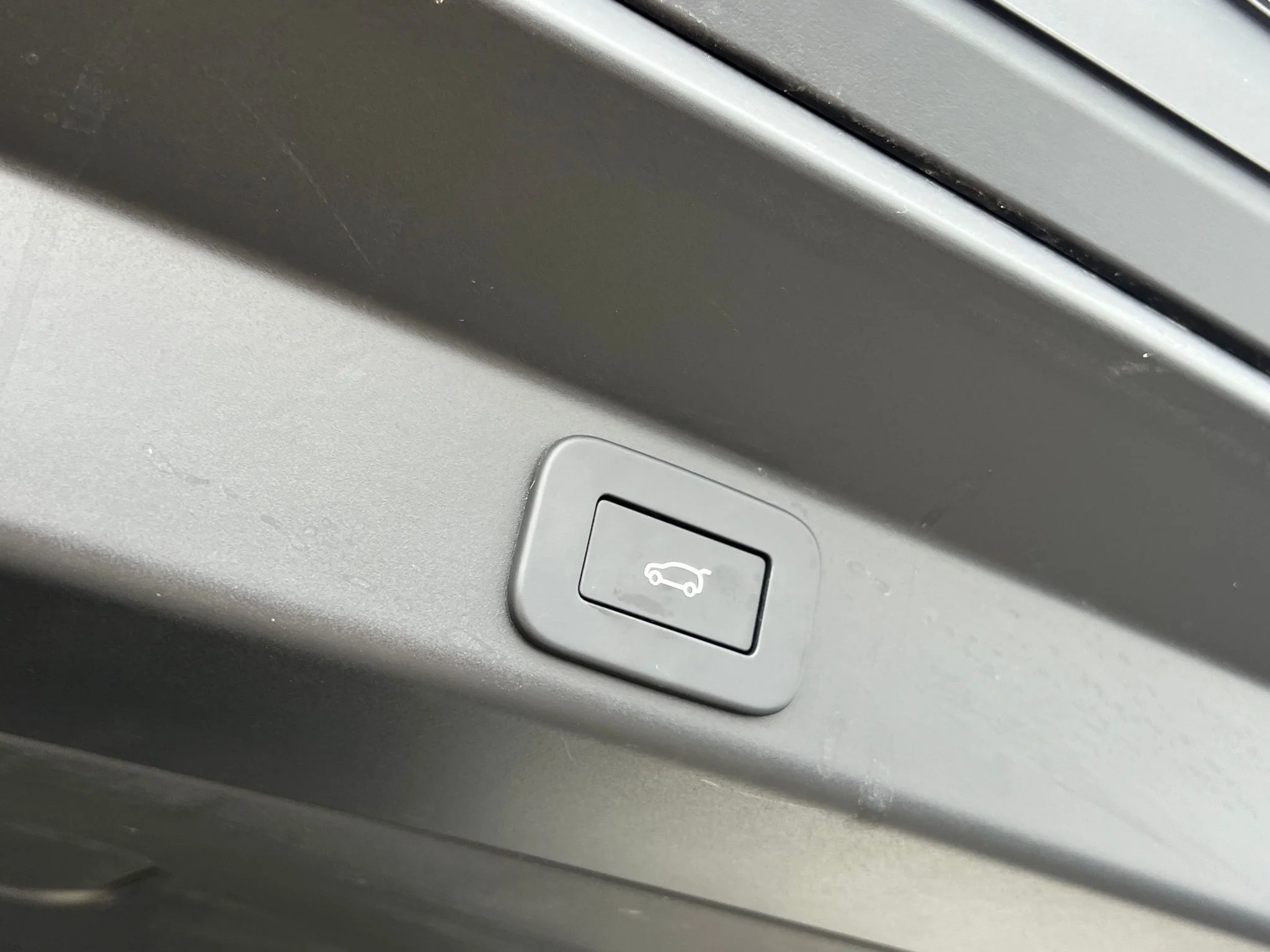 Used 2024 Gray Land Rover Dynamic SE image 34