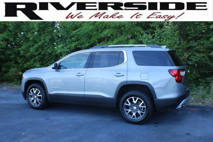 Certified Used 2023 Sterling Metallic GMC SLE image 3