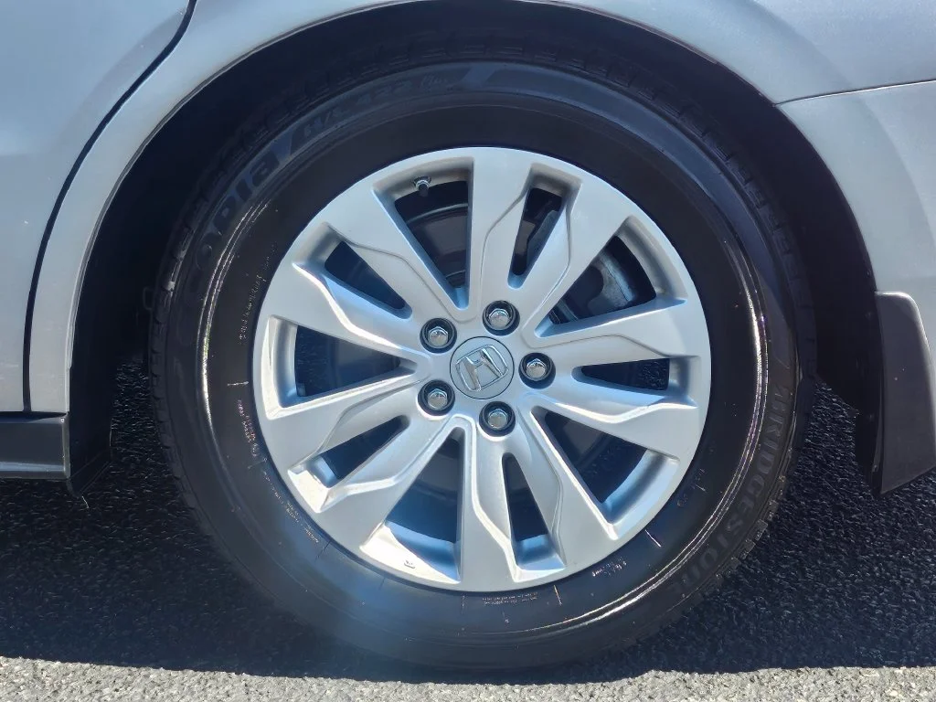 Used 2019 Lunar Silver Metallic Honda LX image 15