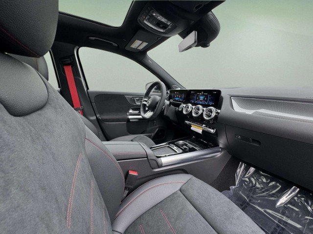 2026 Mercedes-Benz GLA AMG GLA 35 - Photo 18