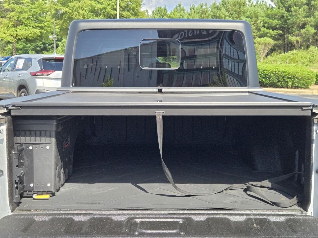 Used 2023 Silver Jeep Overland image 12