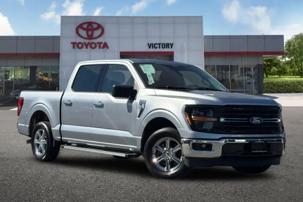 Used 2025 Silver Metallic Ford XLT image 2