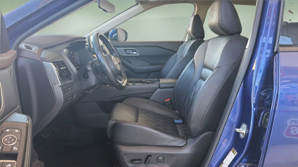 Certified Used 2023 Caspian Blue Metallic Nissan Platinum image 21