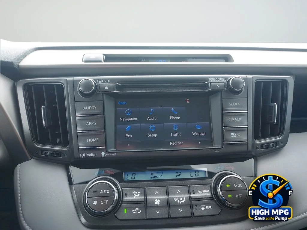 Used 2014 Red Toyota XLE image 12
