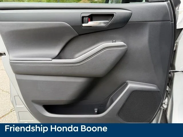 Used 2020 Silver Toyota XLE image 15