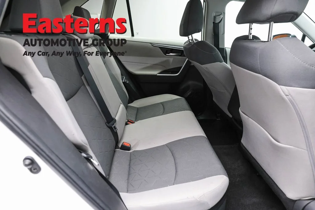Used 2022 White Toyota XLE image 23
