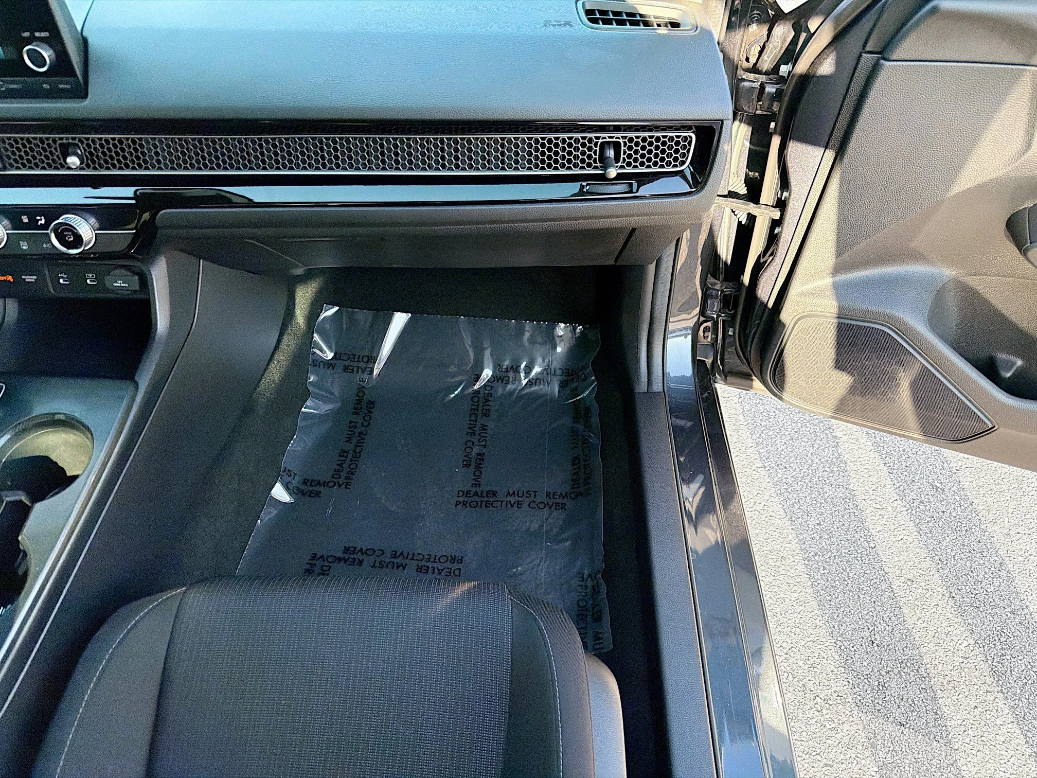 Used 2025 Meteorite Gray Metallic Honda LX image 16