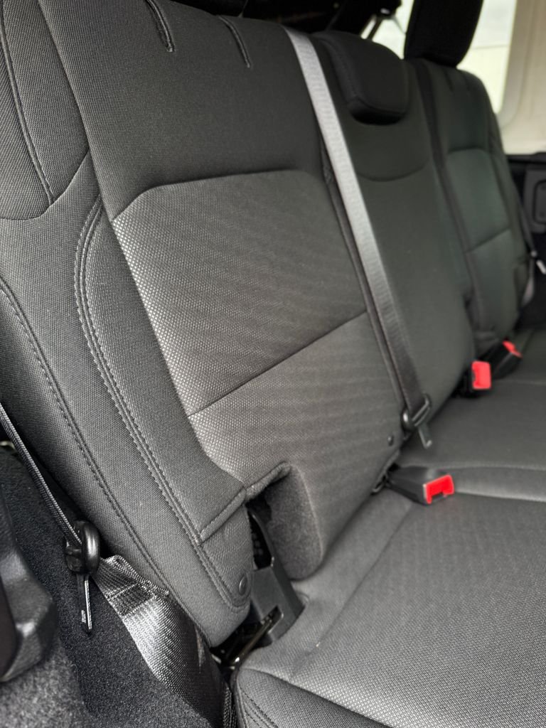 Used 2018 Granite Crystal Metallic Clearcoat Jeep Unlimited Sport S image 32