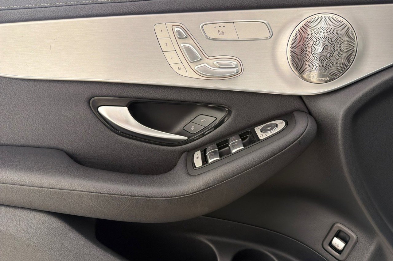 Used 2023 Polar White Mercedes-Benz GLC 300 image 10