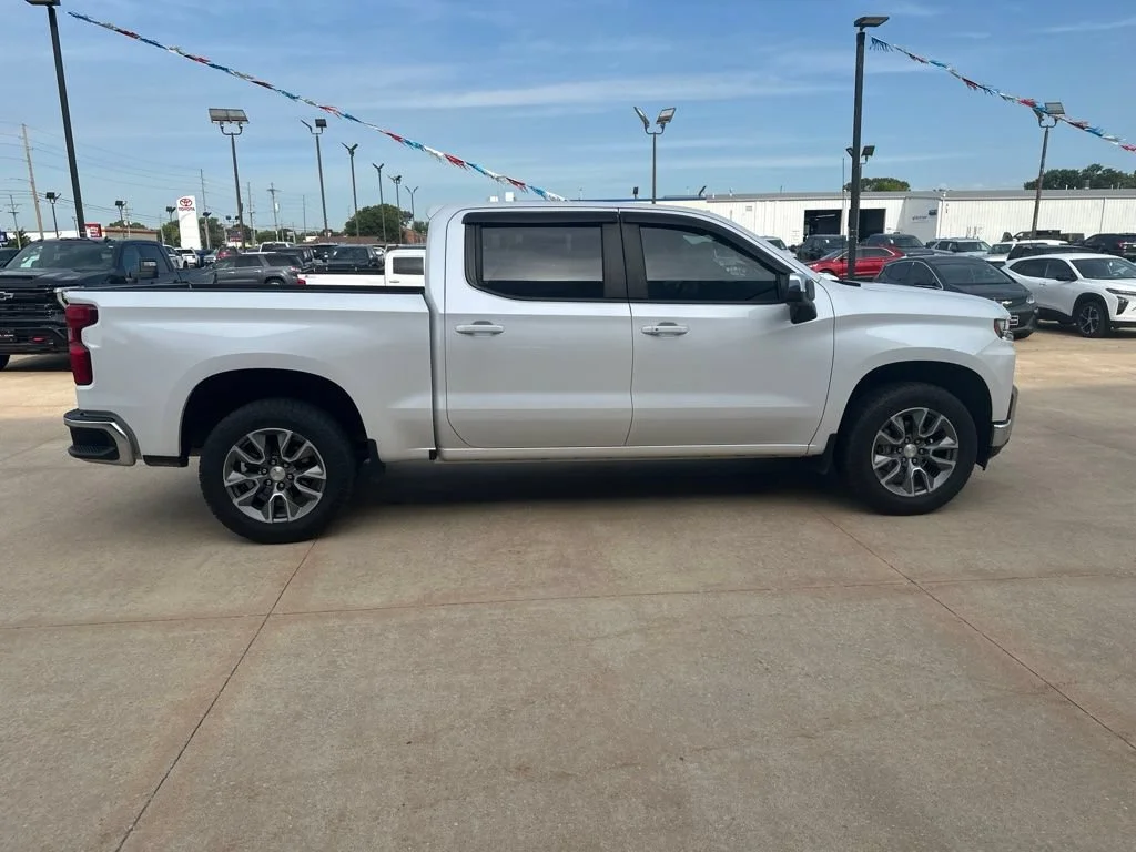 Used 2022 Iridescent Pearl Tricoat Chevrolet LT image 34