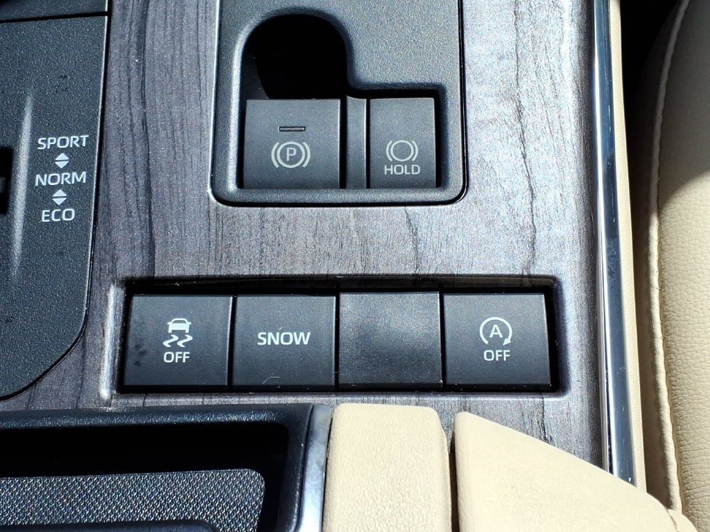 Used 2020 Blizzard Pearl Toyota Platinum image 14