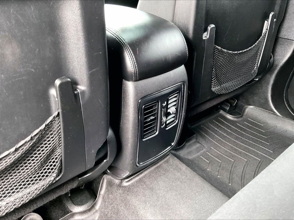 Used 2014 White/off-white Jeep Laredo image 27