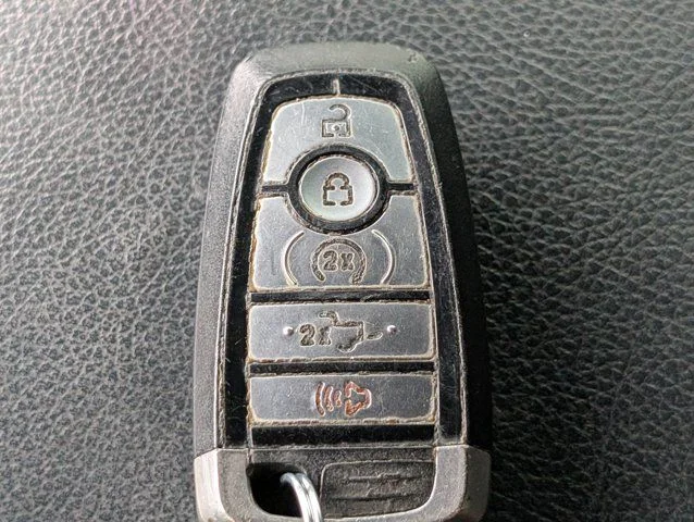 Used 2022 White Metallic Ford Lariat image 34