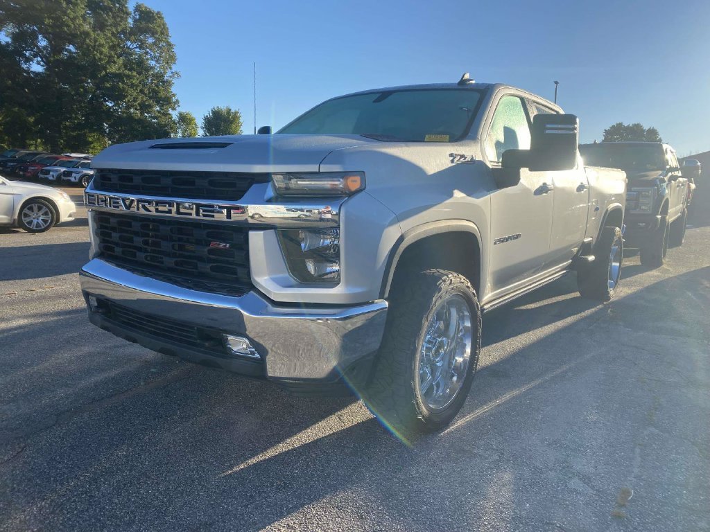 Used 2021 Silver Ice Metallic Chevrolet LT image 2