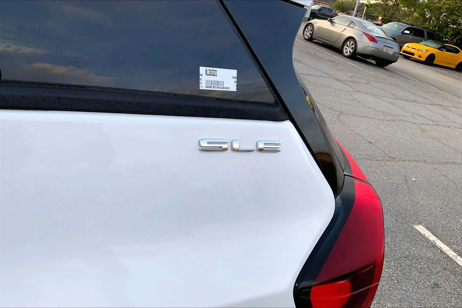 Used 2022 Summit White GMC SLE image 30