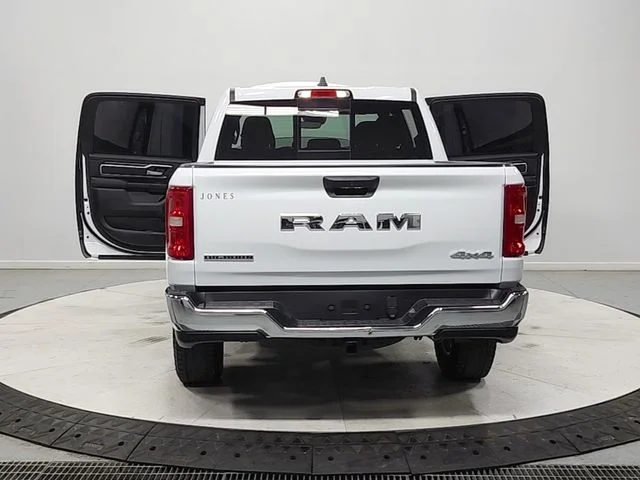Used 2025 White Ram Big Horn/Lone Star image 14