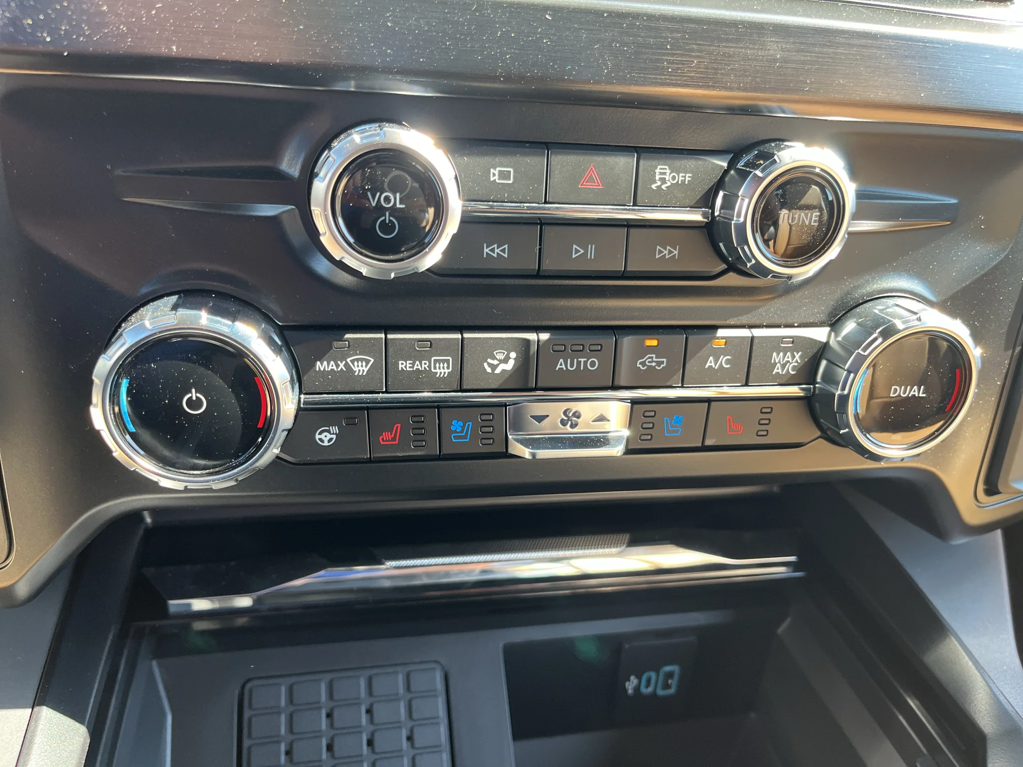 New 2027 Marsh Gray Metallic Ford F-350® Lariat® image 12