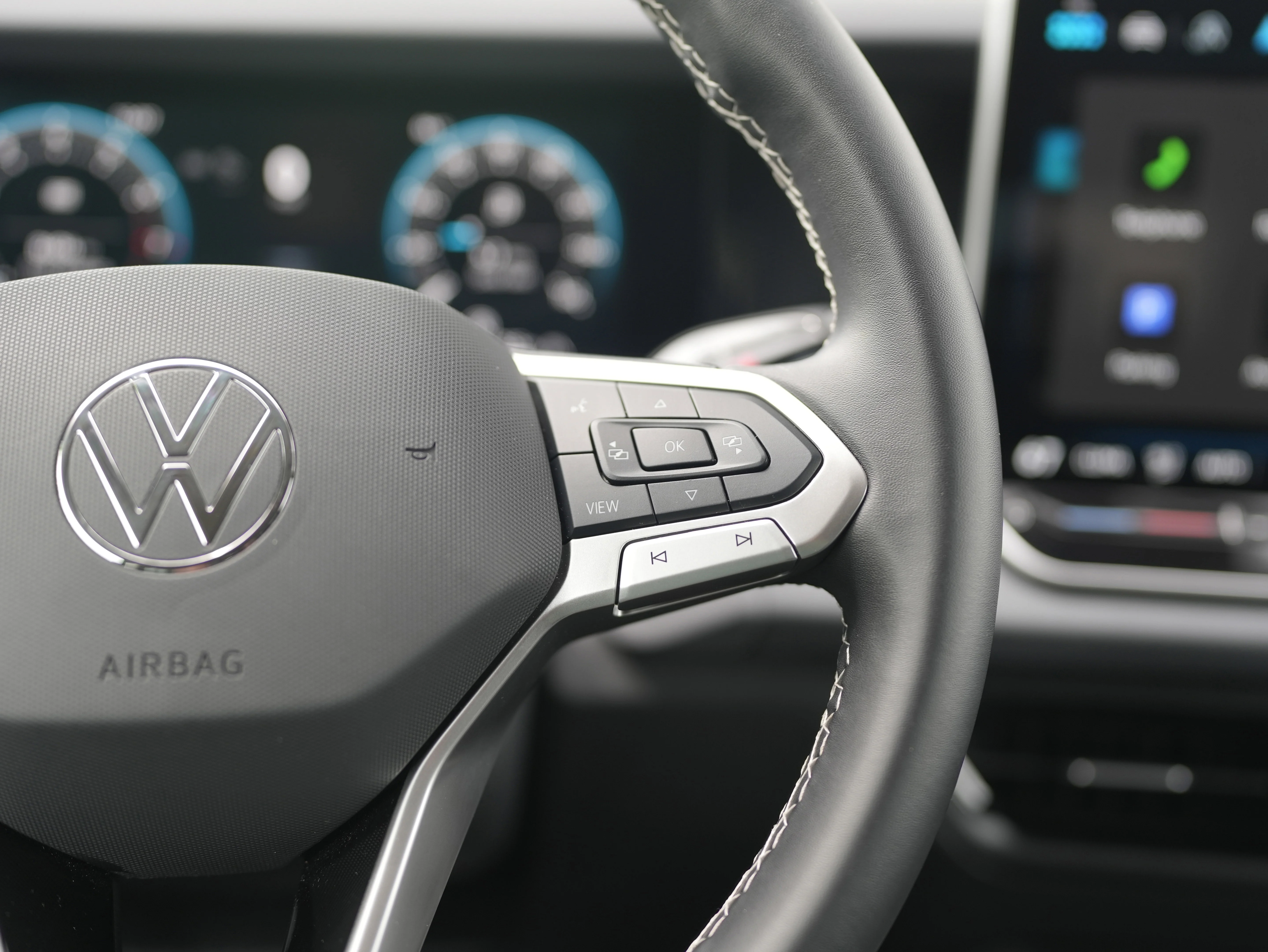 Used 2025 Black Volkswagen SE image 20