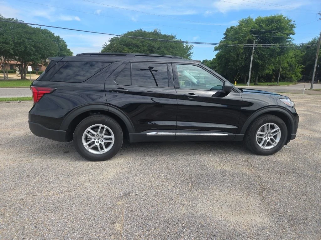 Used 2025 Black Ford Active image 8