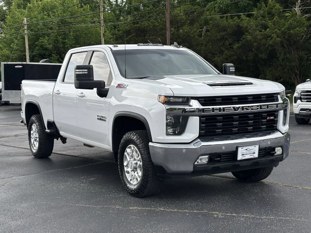 Used 2020 SUMMIT WHITE Chevrolet LT image 4
