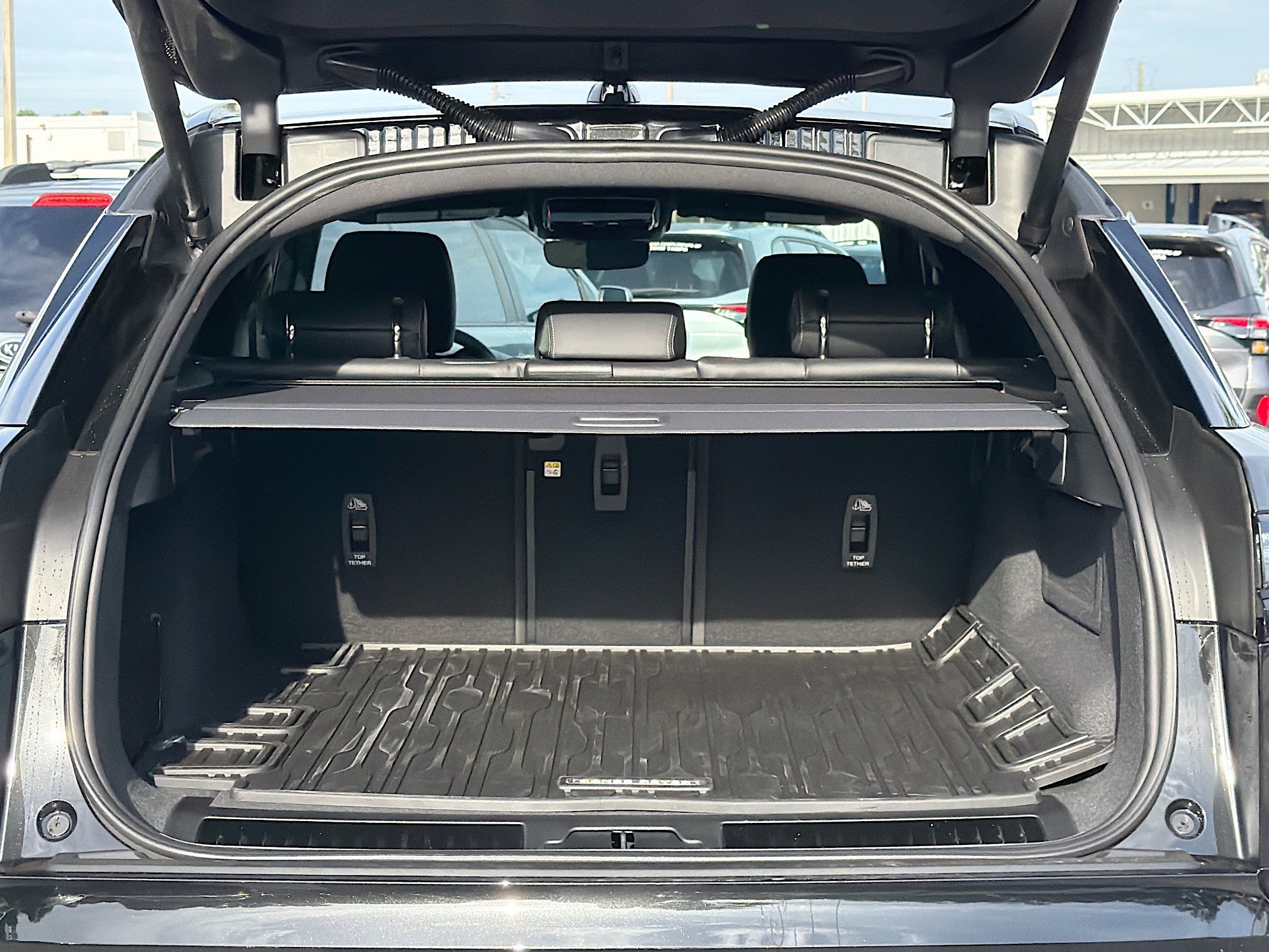 New 2026 Santorini Black Land Rover Belgravia Edition image 10