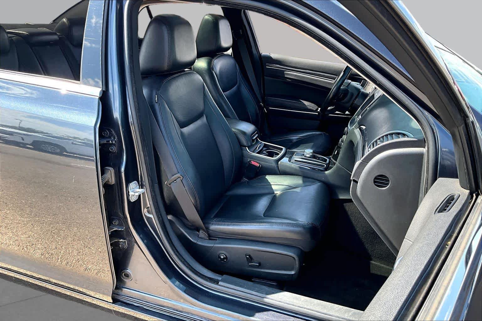 Used 2018 Maximum Steel Metallic Clearcoat Chrysler Touring L image 9