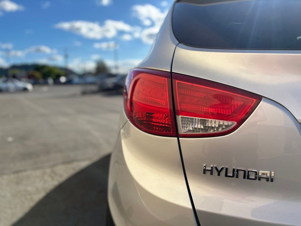 Used 2012 Diamond Silver Hyundai GLS image 8