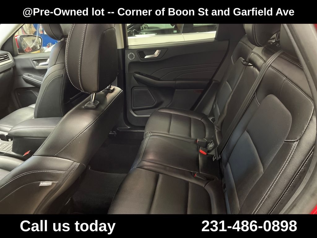 Used 2022 Red Ford SEL image 26
