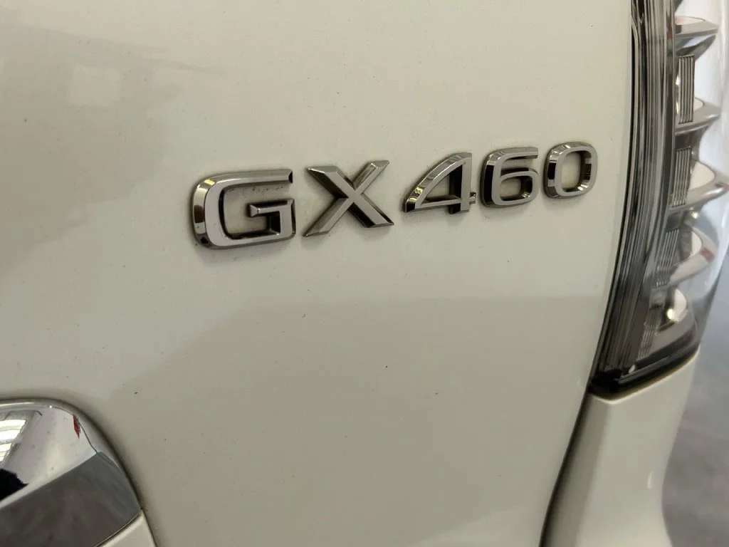 Used 2018 White Lexus 460 image 10