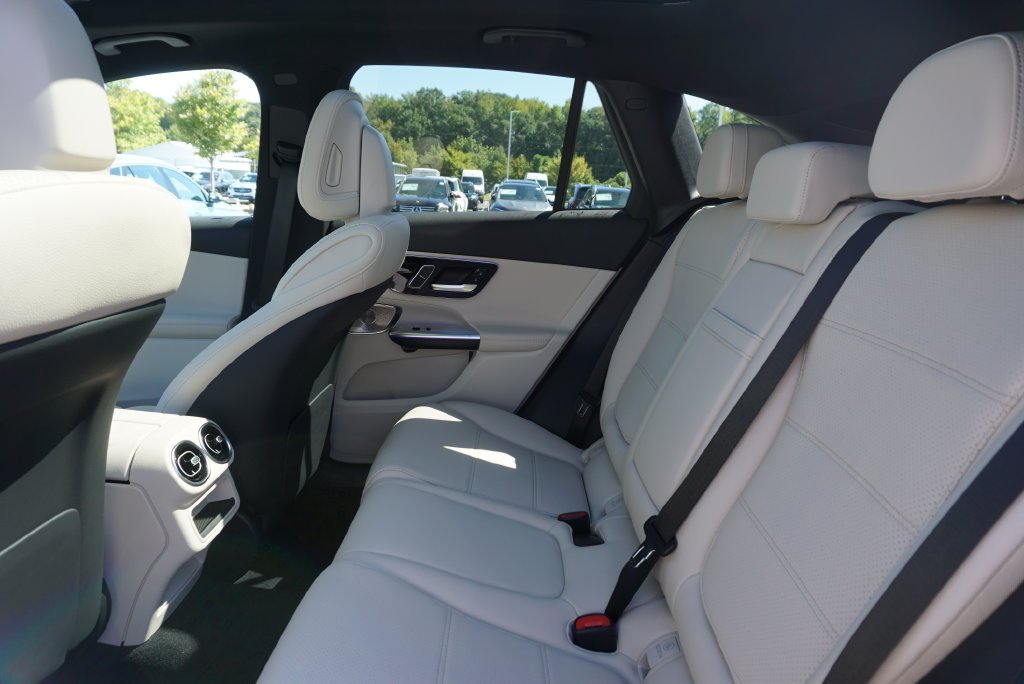 Used 2026 Polar White Mercedes-Benz GLC 300 image 45