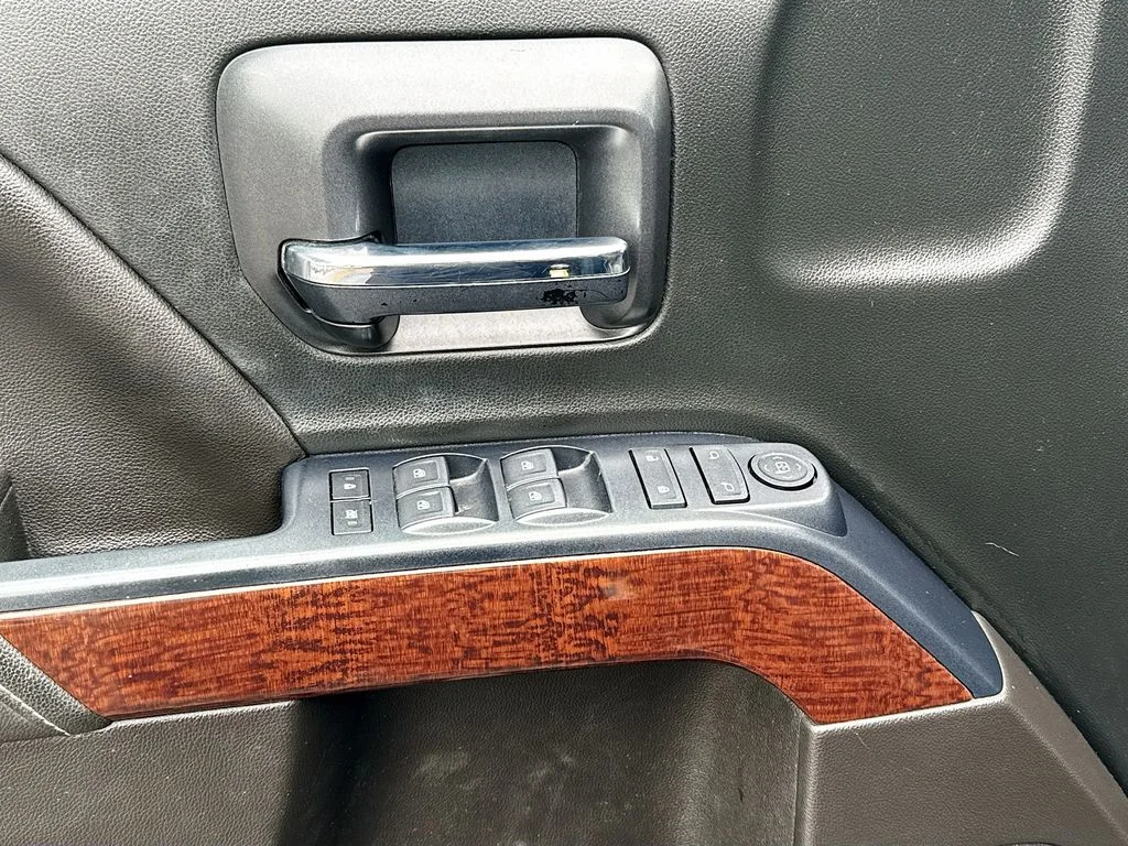 Used 2018 Black GMC SLE image 18